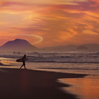 Papamoa Surfer tee Thumbnail